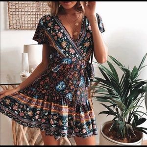 ✨🎉HOST PICK🎉✨ NWT Blue Boho Floral print gypsy Wrap Dress